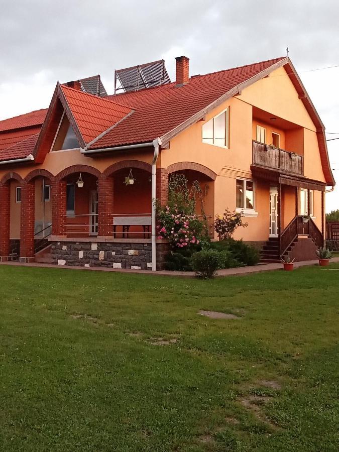Timi Kulcsoshaz Hotell Lăzarea Exteriör bild