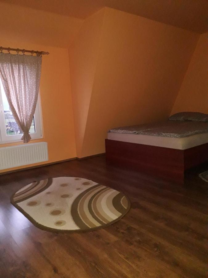Timi Kulcsoshaz Hotell Lăzarea Exteriör bild